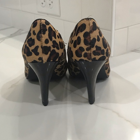NWOT Faux Fur Cheetah Heels - Picture 5 of 8